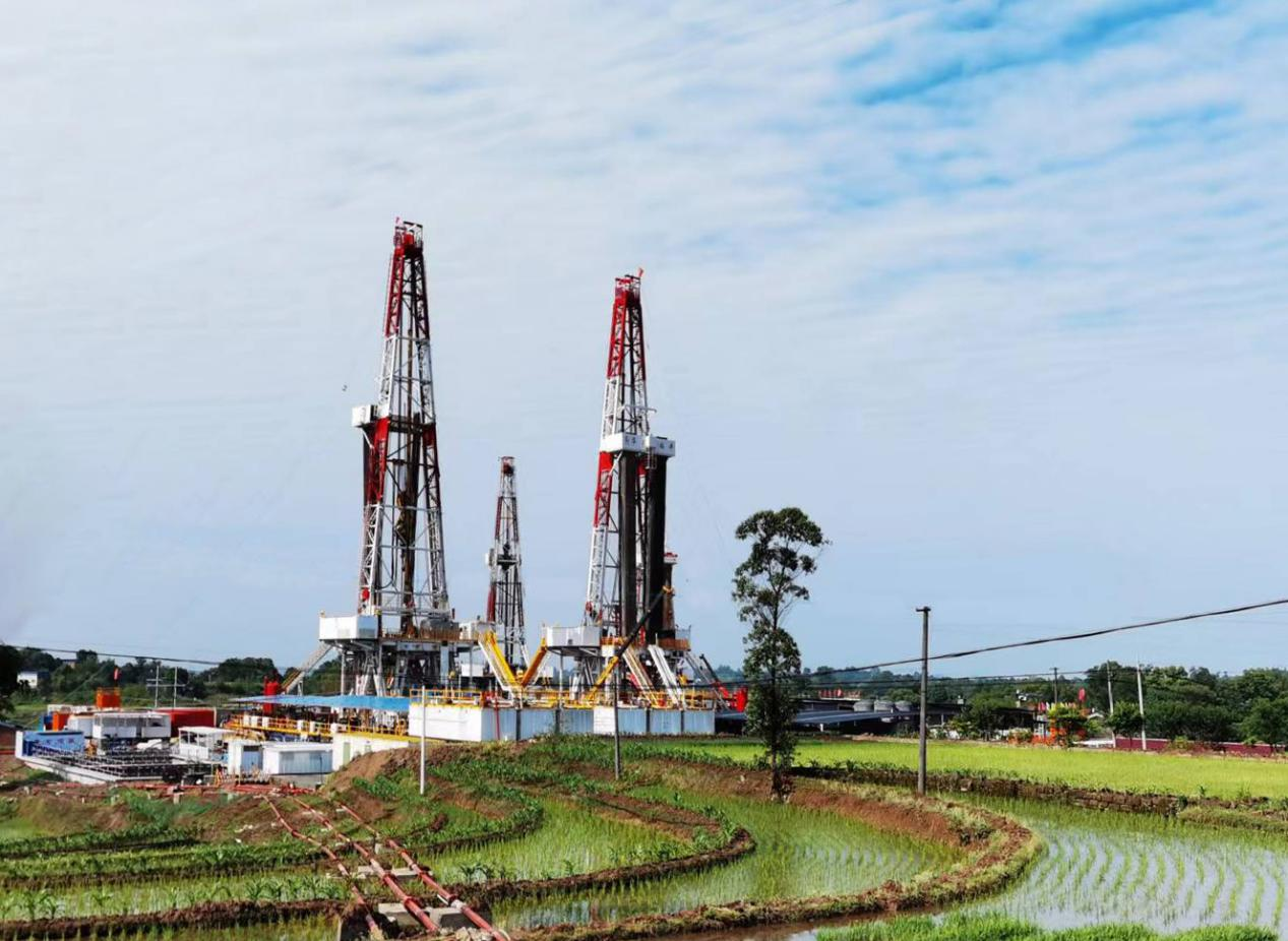 圖片10-油田現(xiàn)場圖.png 圖片10-油田現(xiàn)場圖.png