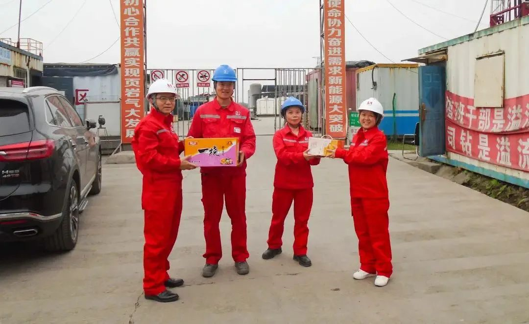 情系員工到一線,傳遞關懷暖人心(圖1) 情系員工到一線,傳遞關懷暖人心(圖1)