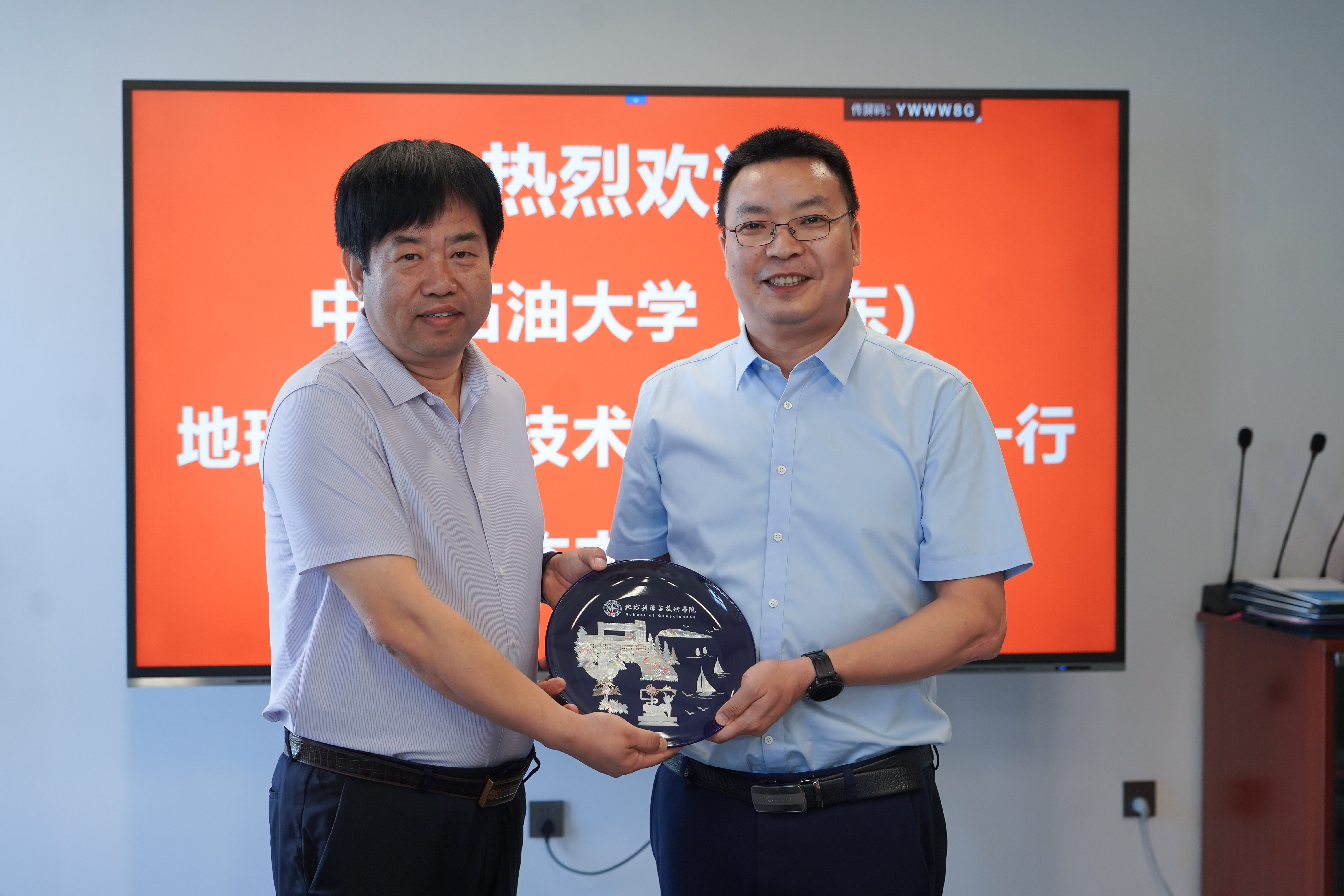 攜手共創(chuàng),互融互助——神開豐禾與中國石油大學(xué)(華東)簽署產(chǎn)學(xué)研及校企黨建共建合作協(xié)議(圖3) 攜手共創(chuàng),互融互助——神開豐禾與中國石油大學(xué)(華東)簽署產(chǎn)學(xué)研及校企黨建共建合作協(xié)議(圖3)